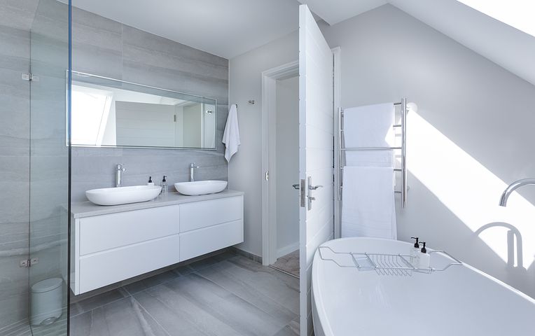 Konsekvent genomförd badrumsrenovering i Täby
